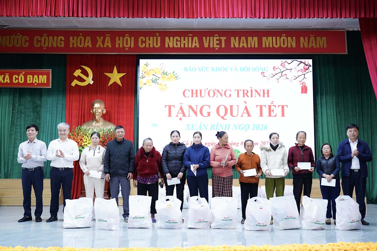 Báo Sức khỏe và Đời sống trao tặng 40 suất quà tết cho các hoàn cảnh khó khăn tại xã Cổ Đạm