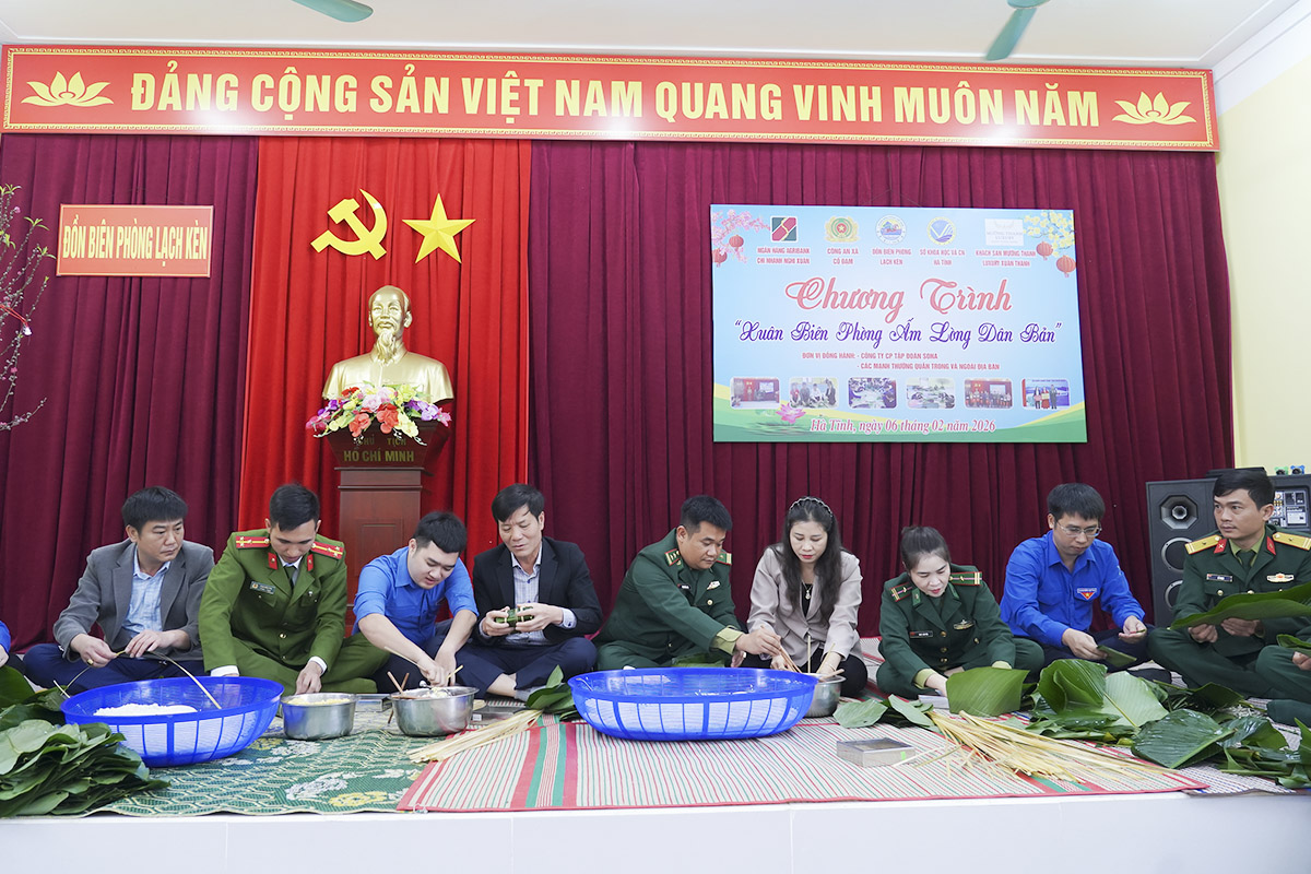 Ấm áp chương trình  “Xuân Biên phòng ấm lòng dân bản" 