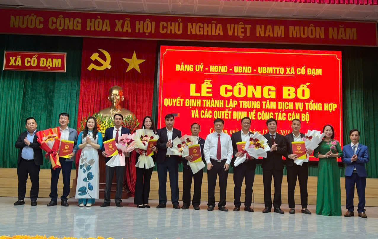 Xã Cổ Đạm Công Bố Thành Lập Trung Tâm Dịch Vụ Tổng Hợp Xã Và Trao Quyết Định Công Tác Cán Bộ