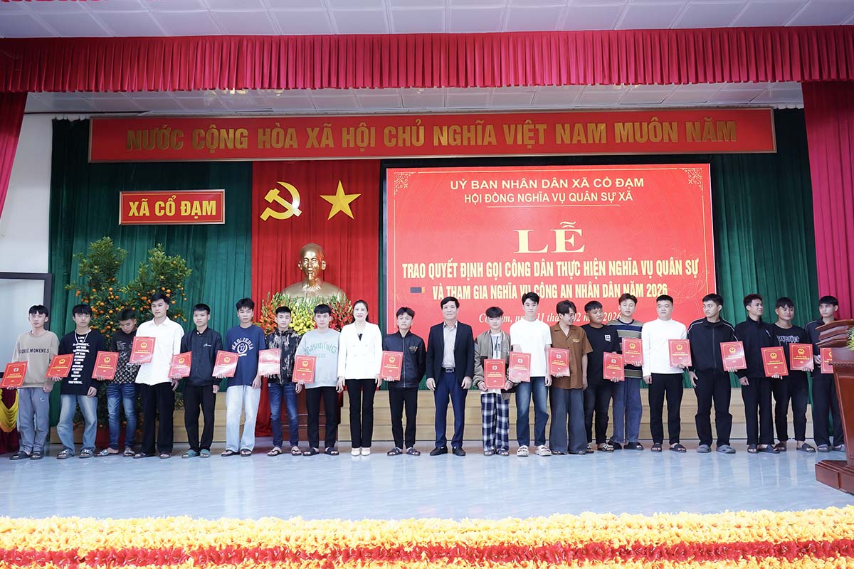 Cổ Đạm: Trao lệnh gọi nhập ngũ cho các công dân thực hiện nghĩa vụ quân sự và công an nhân dân