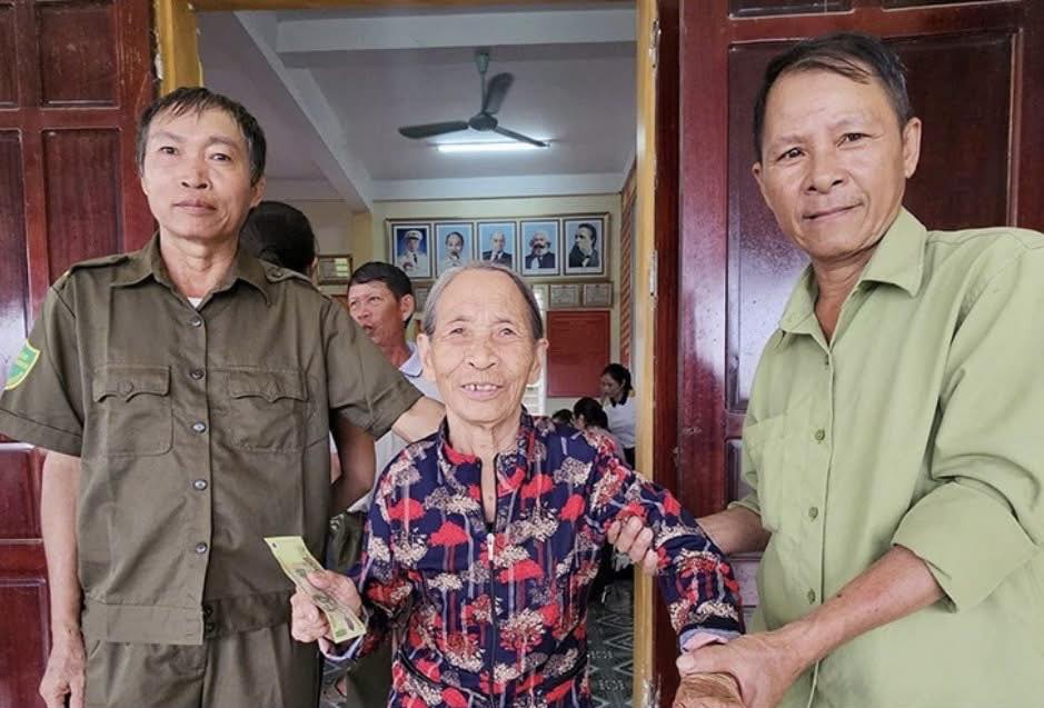 Xã Cổ đạm kịp thời triển khai phát quà 2/9 cho nhân dân đón Tết Độc Lập