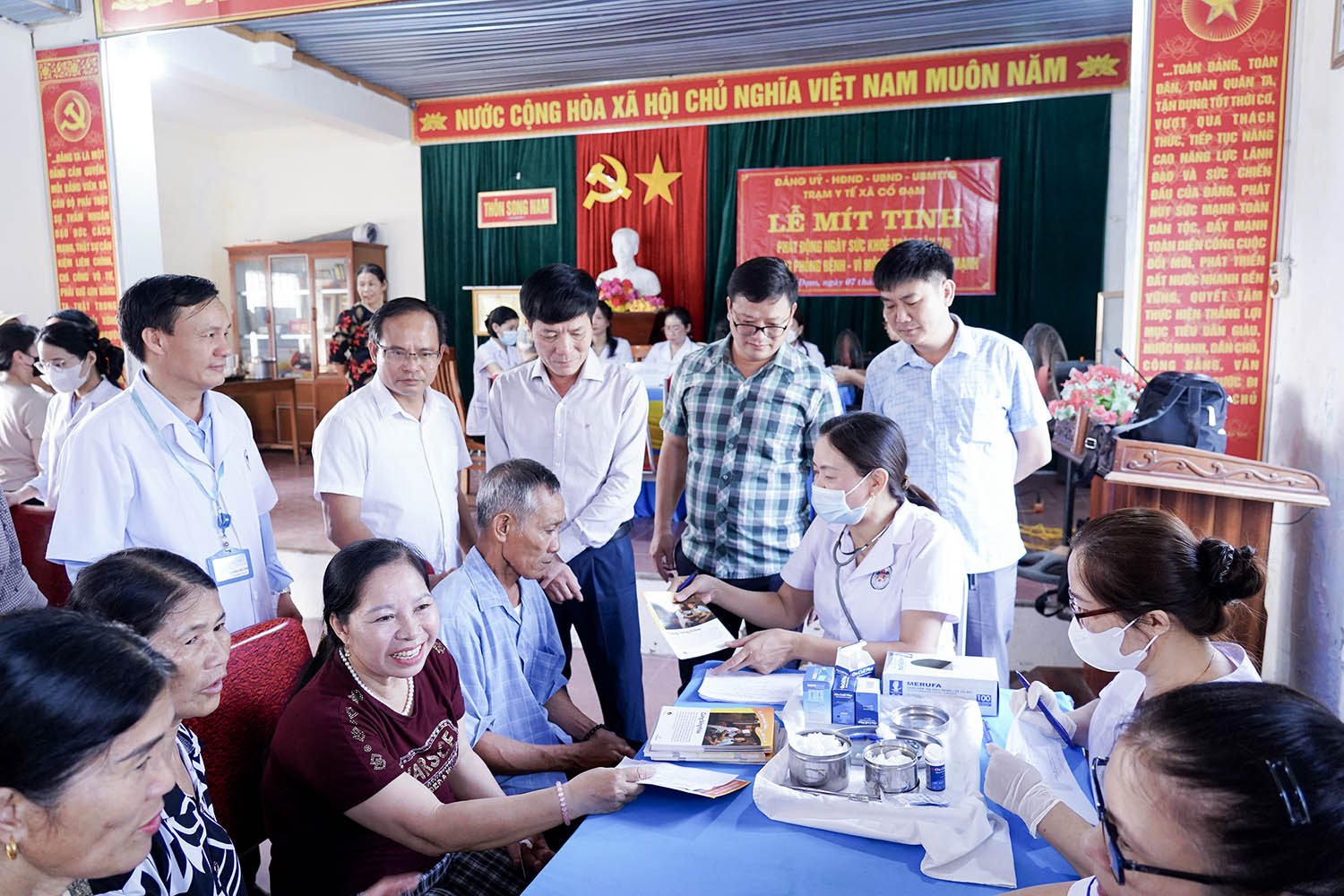 Khám sức khỏe cho hơn 340 người dân trên địa bàn Cổ Đạm