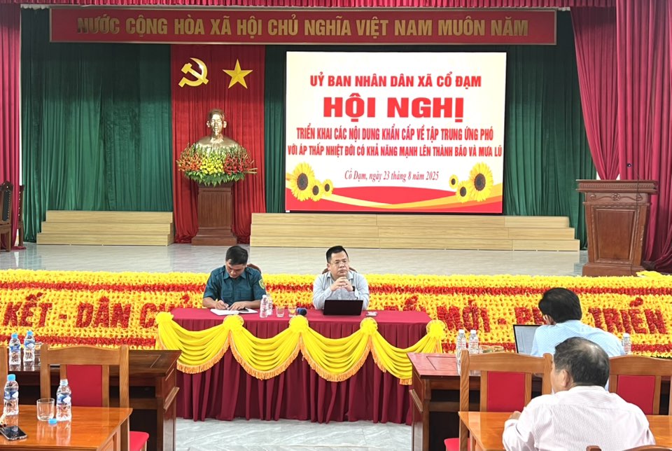 Hội nghị triển khai các nội dung khẩn cấp về tập trung ứng phó với áp thấp nhiệt đới có khả năng mạnh lên thành bão và mưa lũ