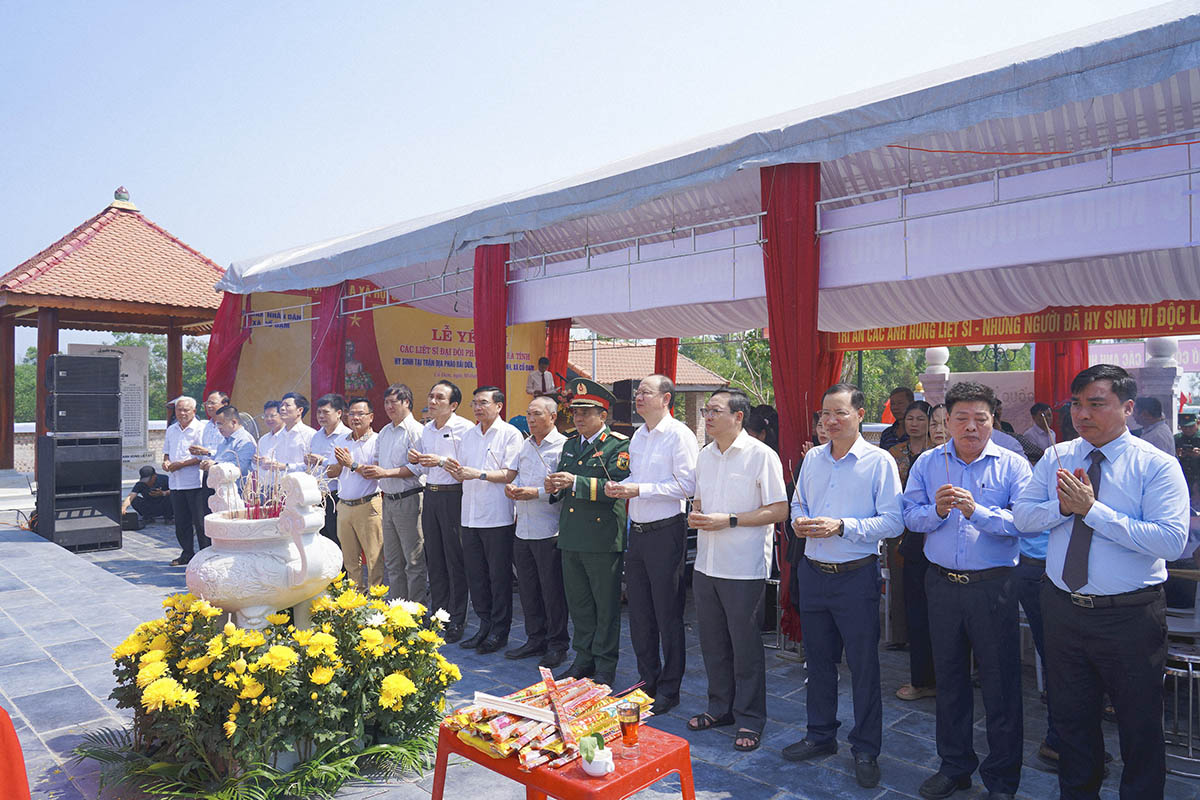 Trang nghiêm Lễ yên vị các liệt sĩ Đại đội pháo binh 45 Hà Tĩnh