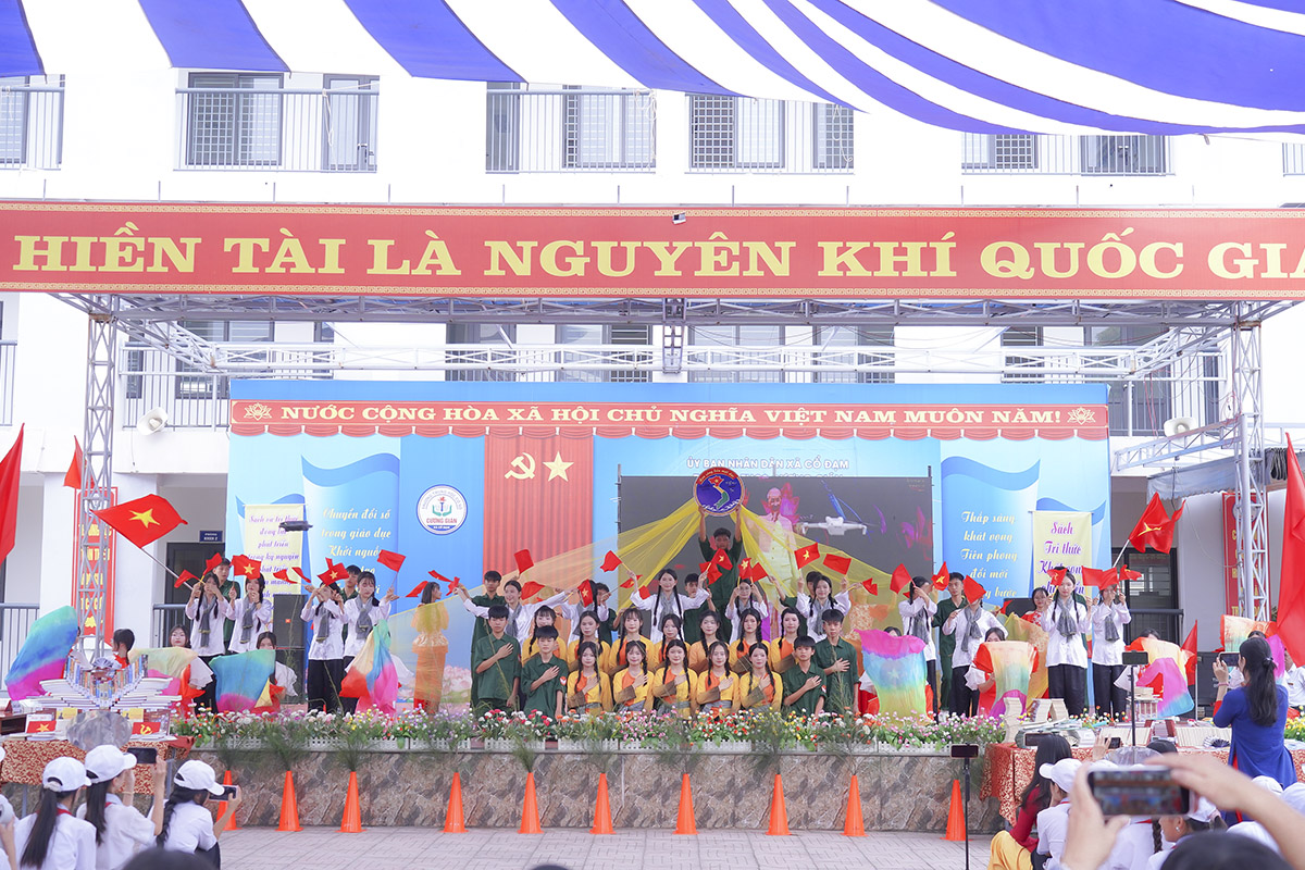 Ý nghĩa chương trình “Em yêu lịch sử - Non sông liền một dải” tại THCS Cương Gián