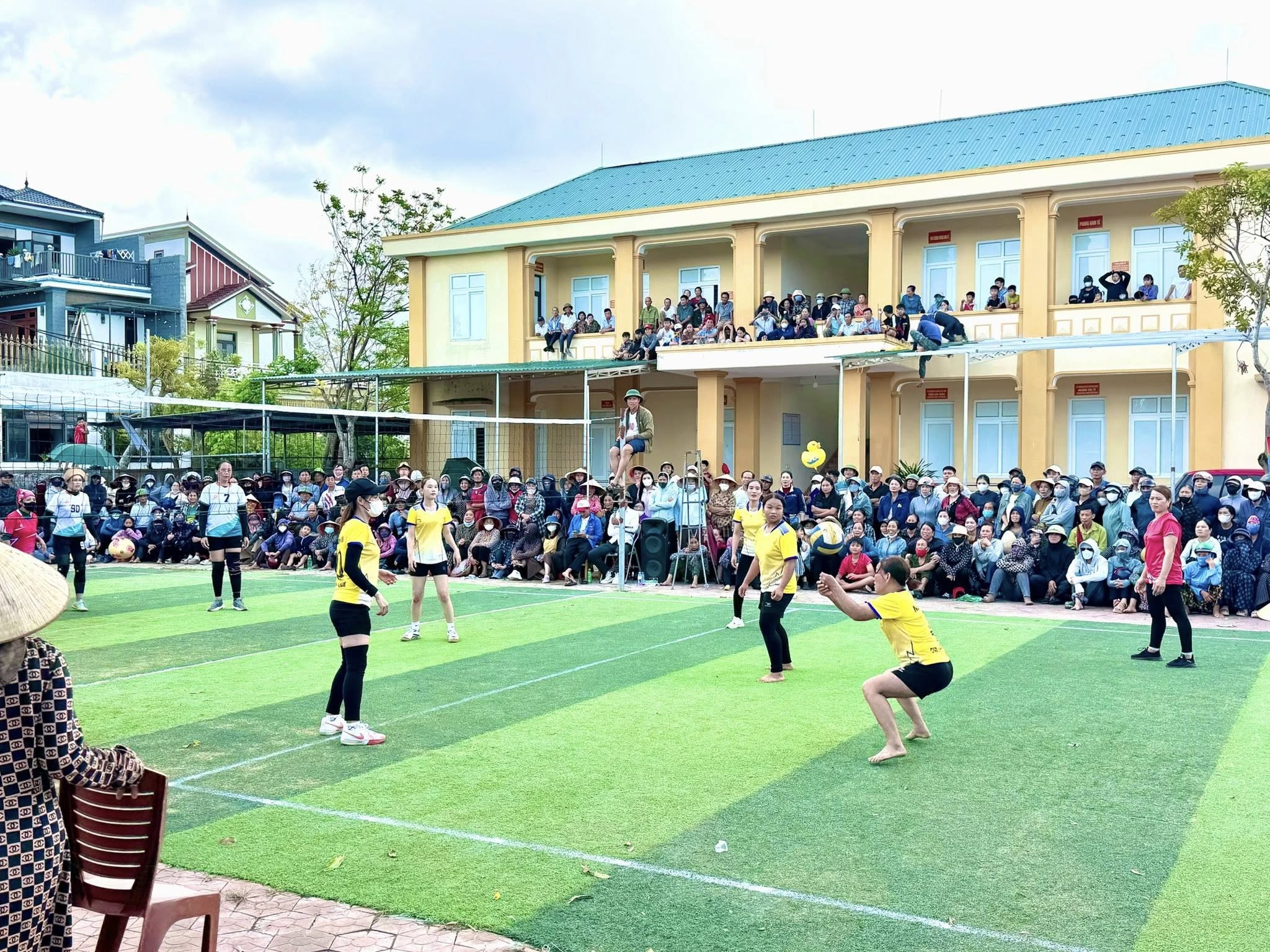 Giải bóng chuyền nữ toàn xã chào mừng 95 năm Ngày thành lập Hội Liên hiệp Phụ nữ Việt Nam thành công tốt đẹp