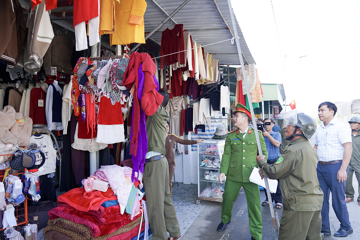 Cổ Đạm ra quân giải tỏa hành lang an toàn giao thông 