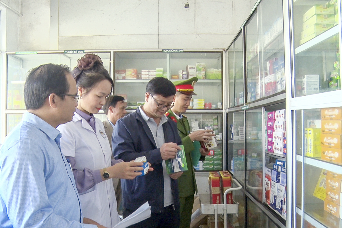 Kiểm tra việc chấp hành các quy định của pháp luật về dược và mỹ phẩm trên địa bàn Cổ Đạm