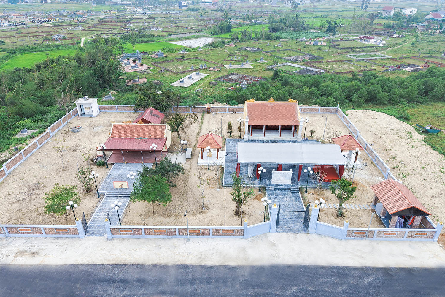 Nhân dân phấn khởi khi Khu tưởng niệm các liệt sĩ Đại đội pháo binh 45 hoàn thành