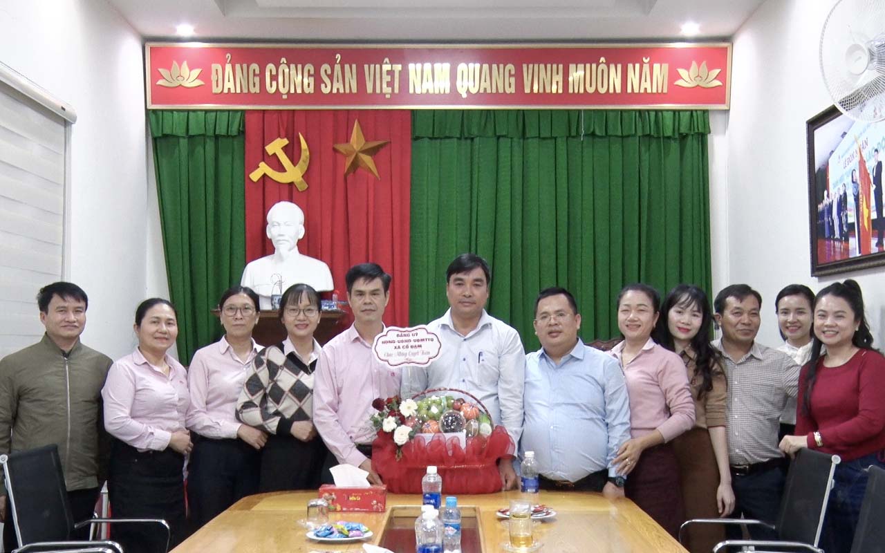 Lãnh đạo Cổ Đạm chúc mừng các đơn vị trong khối tài chính – ngân hàng