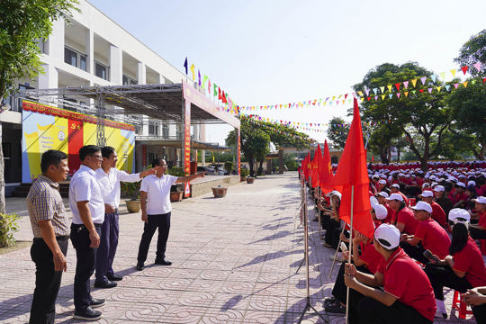 Lãnh đạo xã Cổ Đạm kiểm tra công tác chuẩn bị khai giảng năm học mới
