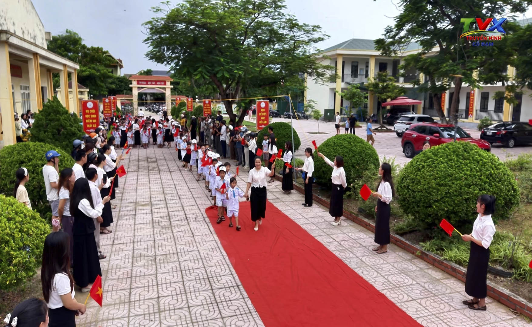 [Video] Rộn ràng ngày tựu trường của học sinh lớp 1 Cổ Đạm