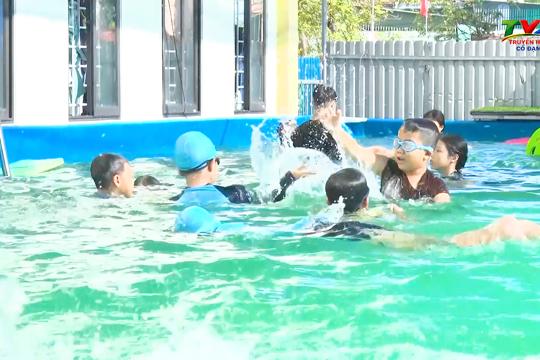 [Video] Lớp học bơi ý nghĩa, lan tỏa kỹ năng sống cho học sinh ở Cổ Đạm