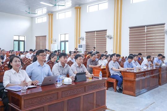Cán bộ, đảng viên Cổ Đạm tham gia học tập, quán triệt, tuyên truyền và triển khai thực hiện Nghị quyết số 10-NQ/TW của Bộ Chính trị về phát triển kinh tế có vốn đầu tư nước ngoài