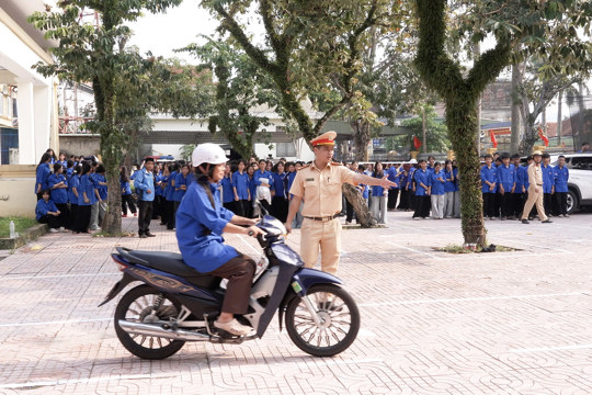 Tuyên truyền pháp luật về an toàn giao thông cho đoàn viên, thanh niên Cổ Đạm