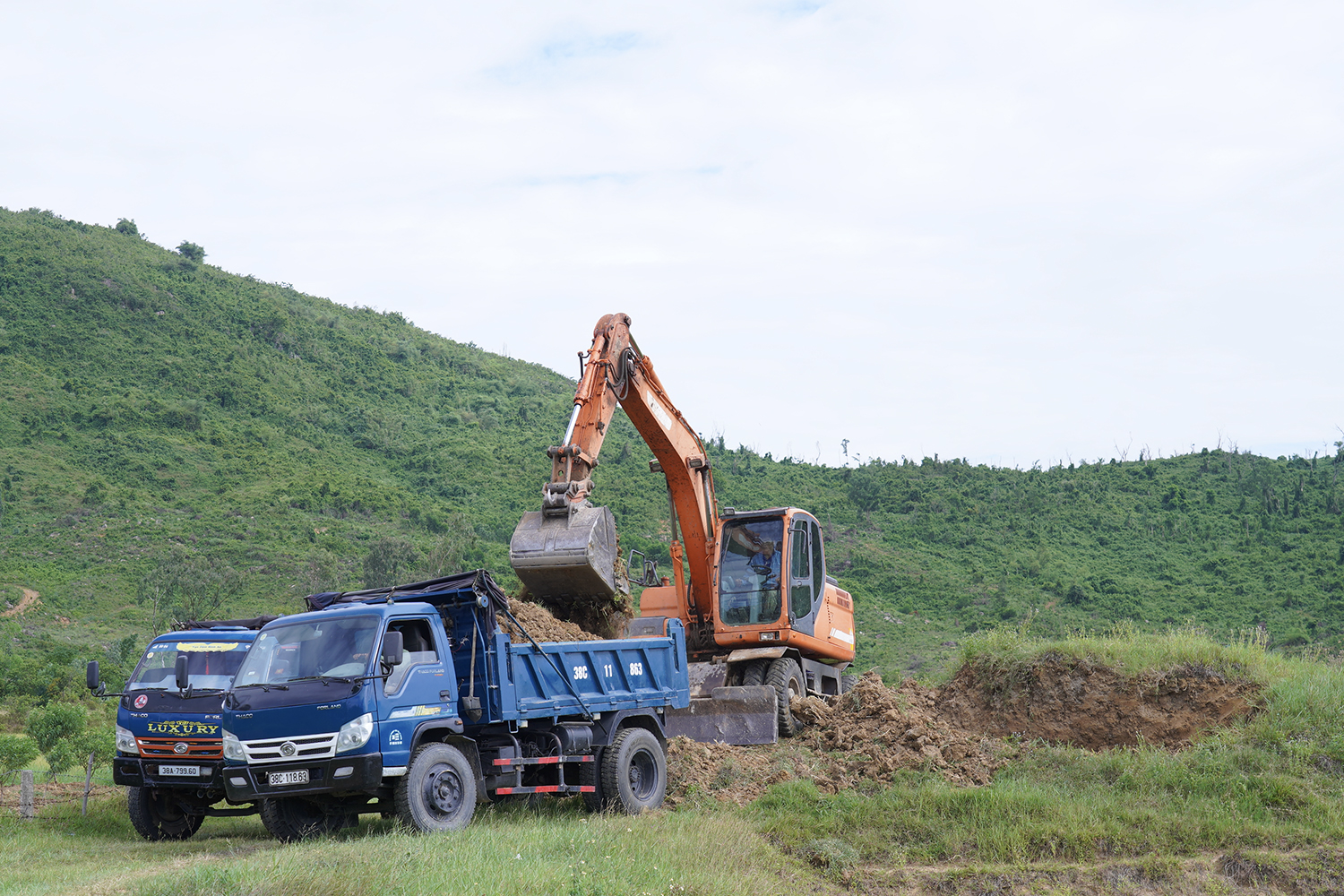 Xã Cổ Đạm ra quân thực hiện tập trung, tích tụ ruộng đất tại thôn Xuân Sơn
