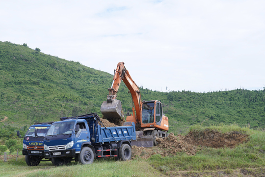 Xã Cổ Đạm ra quân thực hiện tập trung, tích tụ ruộng đất tại thôn Xuân Sơn 
