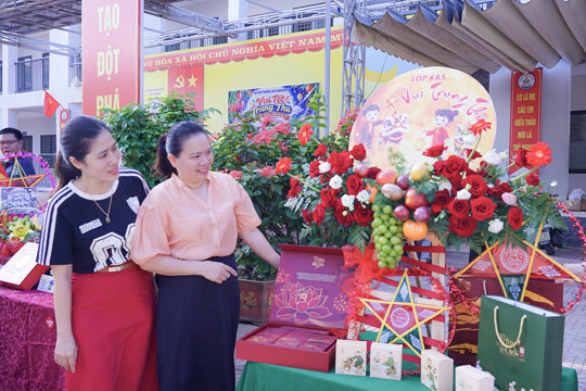 Trường THCS Nguyễn Xí tổ chức “Vui tết Trung thu” 