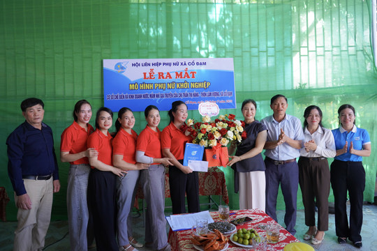 Ra mắt cơ sở chế biến và kinh doanh nước mắm nhĩ của hội viên phụ nữ Cổ Đạm