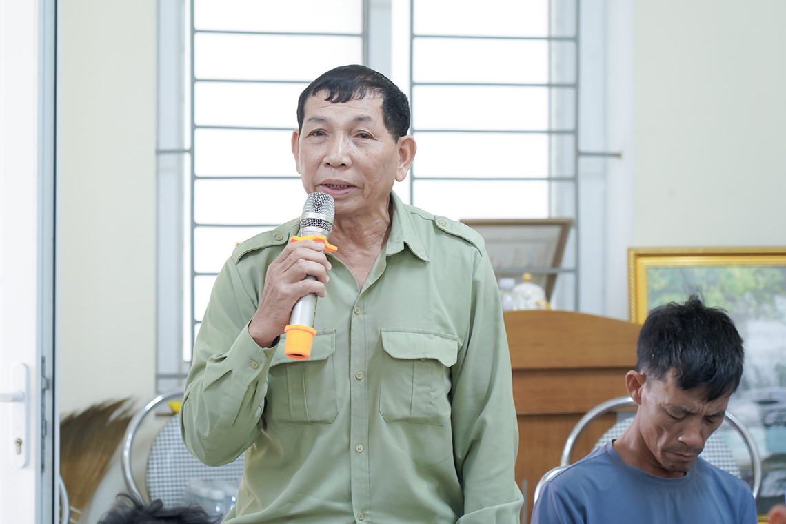 Đại diện chủ máy phát biểu tại cuộc họp.