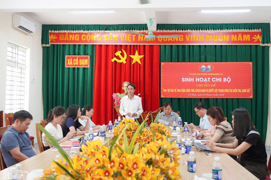 Chi bộ Văn phòng HĐND & UBND (Đảng ủy UBND xã) sinh hoạt chuyên đề về học tập và làm theo Bác