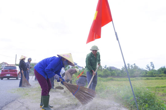 Cổ Đạm: Đồng loạt ra quân dọn vệ sinh, chung tay bảo vệ môi trường 