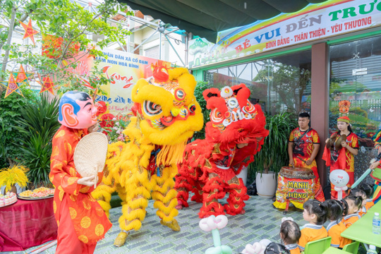 Học sinh Mầm non Hòa Bình vui Tết Trung thu 