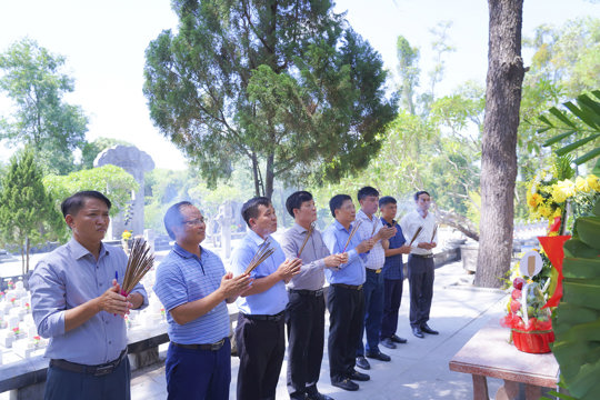 Lãnh đạo xã Cổ Đạm dâng hương tri ân tại các "địa chỉ đỏ" nhân kỷ niệm Ngày Thương binh - Liệt sĩ 27/7