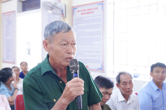 Người dân góp ý các vấn đề về an ninh, trật tự, an toàn giao thông tại diễn đàn “Công an lắng nghe ý kiến Nhân dân” 