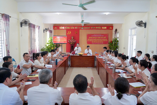 Chi bộ Trường THCS Cương Gián sinh hoạt chuyên đề về thực hiện nghị quyết 71-NQ/TW của Bộ Chính trị