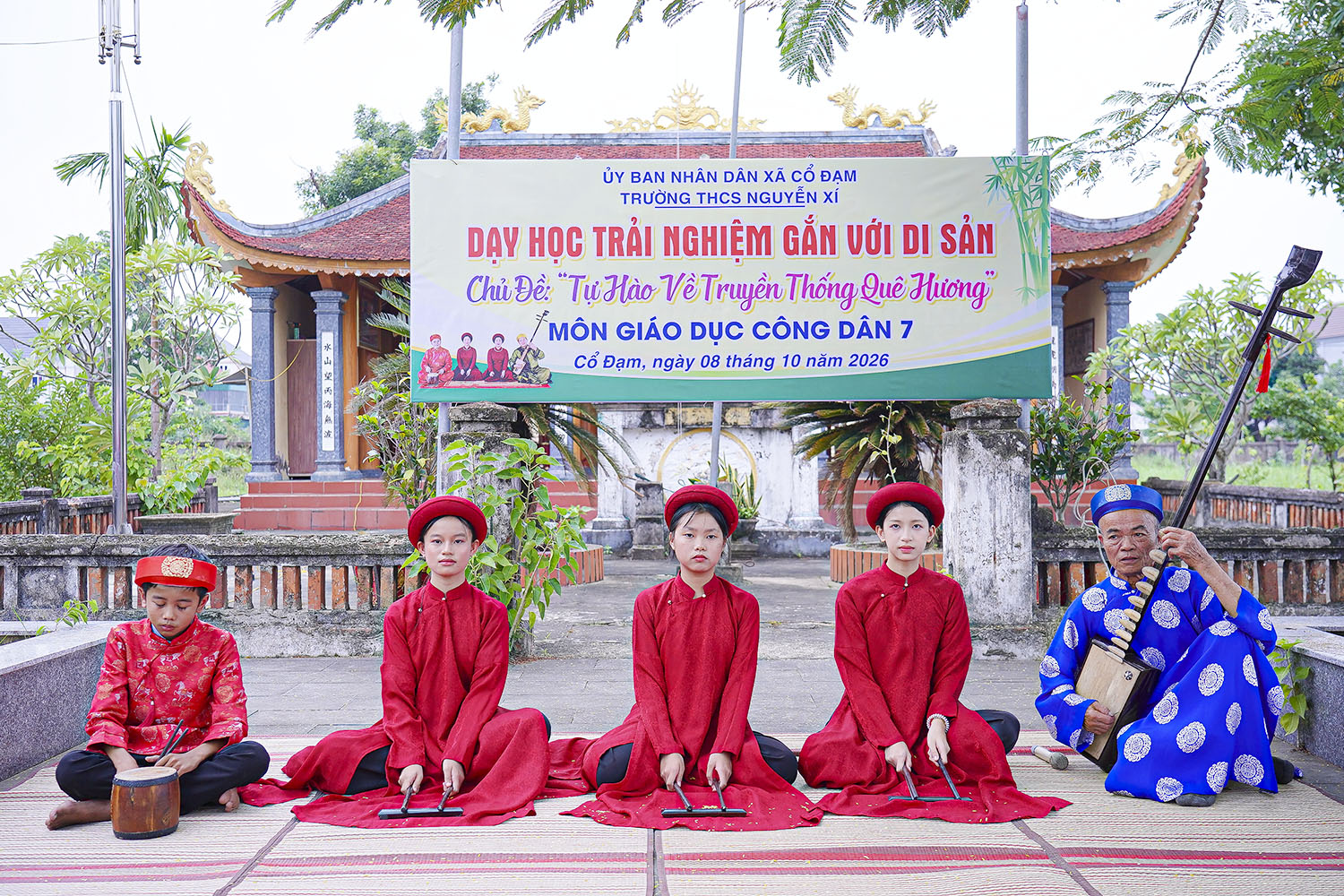 Học sinh Trường THCS Nguyễn Xí học tập trải nghiệm tại Di tích Đình Hoa Vân Hải
