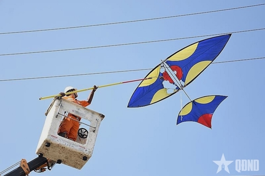 Chấp hành nghiêm việc bảo vệ công trình điện lực, phòng ngừa tai nạn điện trong dịp hè 