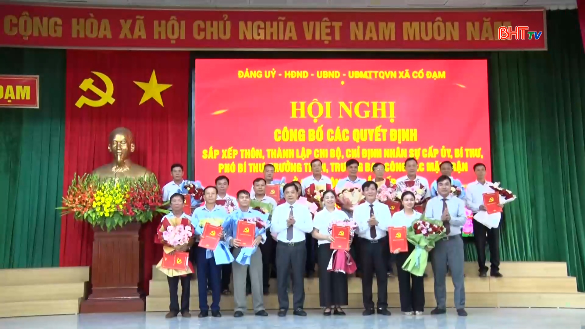 [Video] Cổ Đạm công bố nghị quyết về sắp xếp thôn, thành lập mới các chi bộ