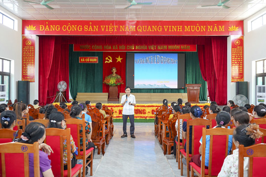 Bồi dưỡng kiến thức lịch sử Đảng và văn hóa ứng xử cho hội viên phụ nữ Cổ Đạm 