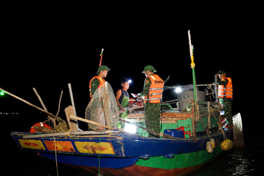 Đồn Biên phòng Lạch Kèn tăng cường chống khai thác hải sản bất hợp pháp (IUU)