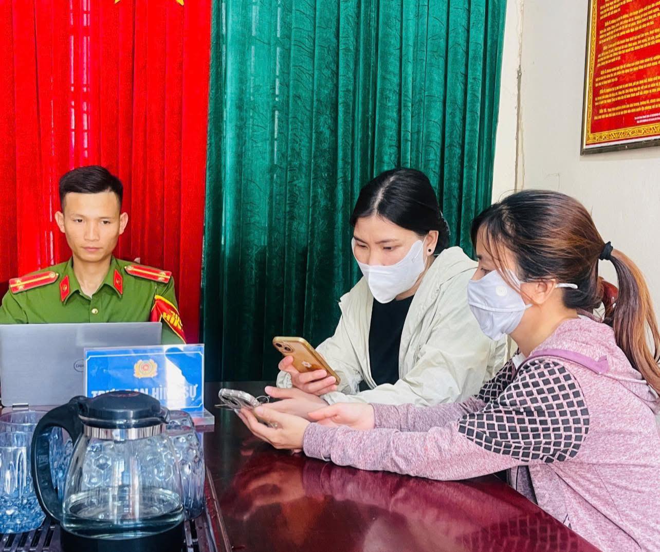 Người dân Cổ Đạm trả lại 100 triệu đồng cho người chuyển khoản nhầm 
