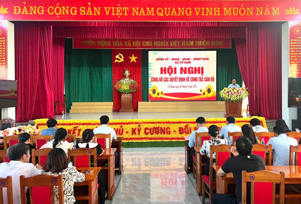 Hội nghị công bố các quyết định về công tác cán bộ
