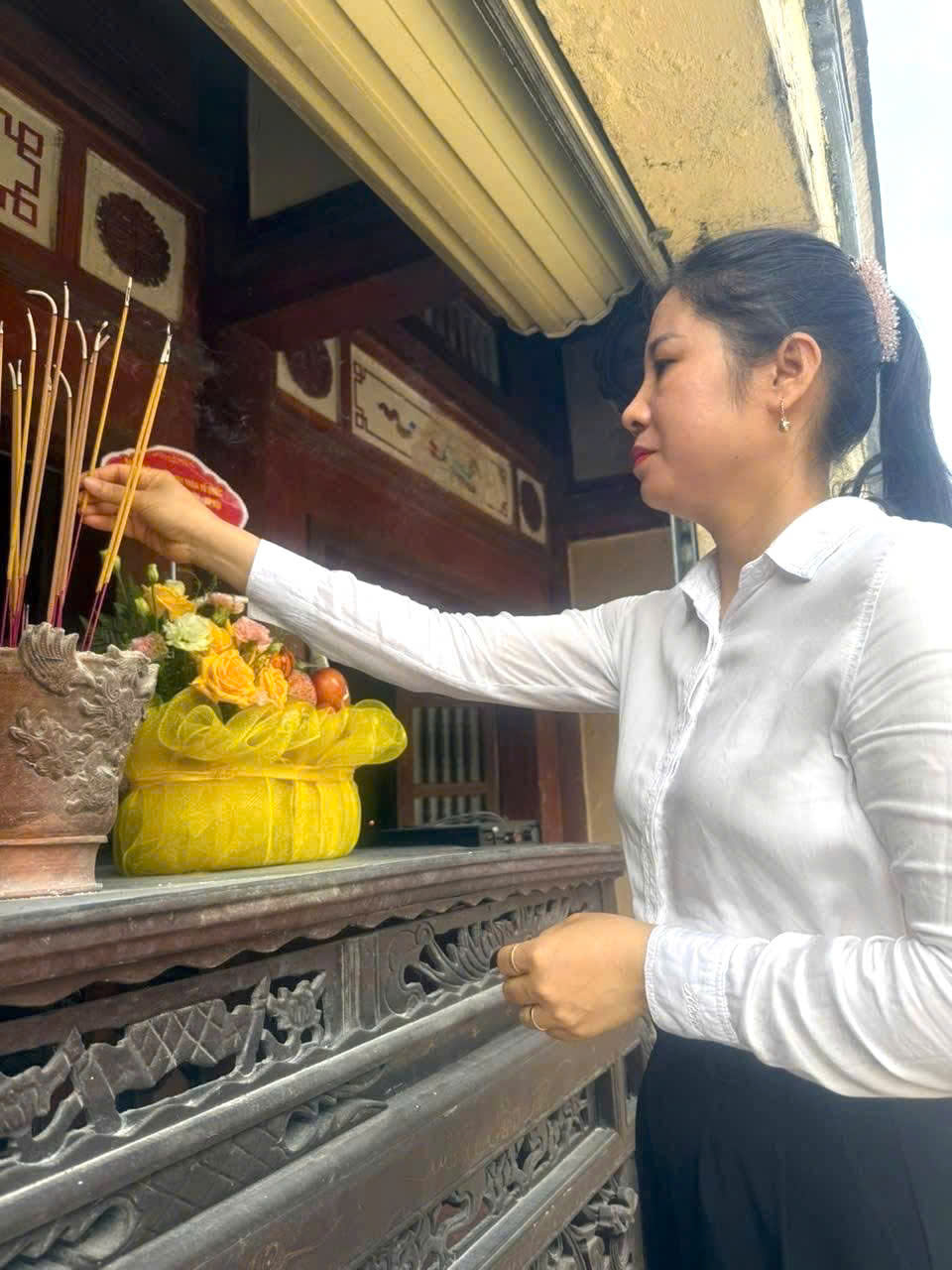 Đoàn đại biểu MTTQ và các tổ chức chính trị - xã hội xã Cổ Đạm dâng hương báo công trước thềm Đại hội lần thứ I, nhiệm kỳ 2025 – 2030 